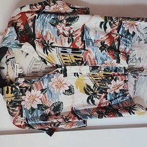 Cute button up top never worn sigh small.